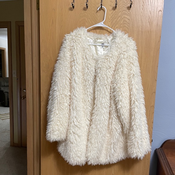 Cato Woman white furry jacket - Picture 1 of 5
